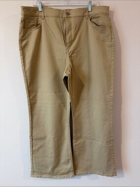 NWT Loft relaxed flare
High rise 
Curvy
Beige 
34/18